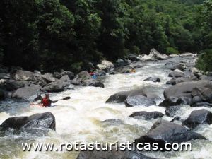 Raften op de Itajaí-açu-rivier (Timbó)