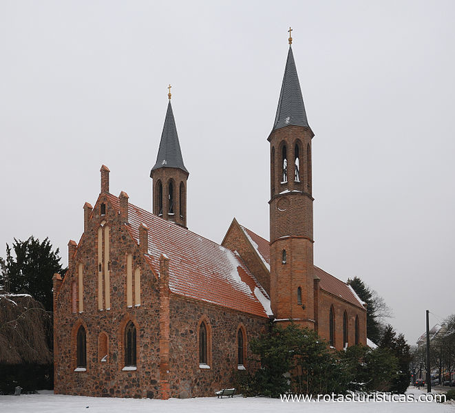 Lesen Sie Pfarrkirche Pankow "zu Den Vier Evangelisten"