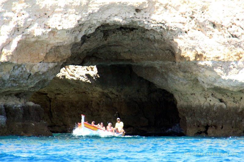 Excursion en bateau dans les grottes