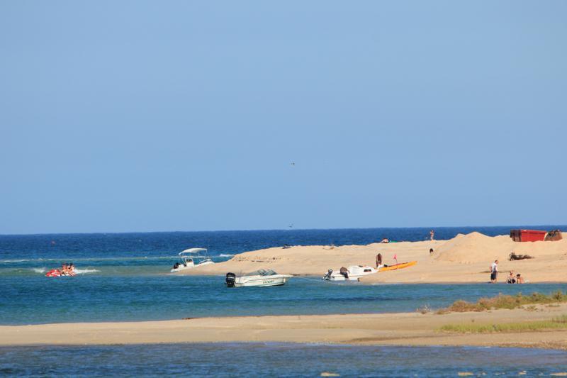 Strand van het eiland Fuzeta (Algarve)