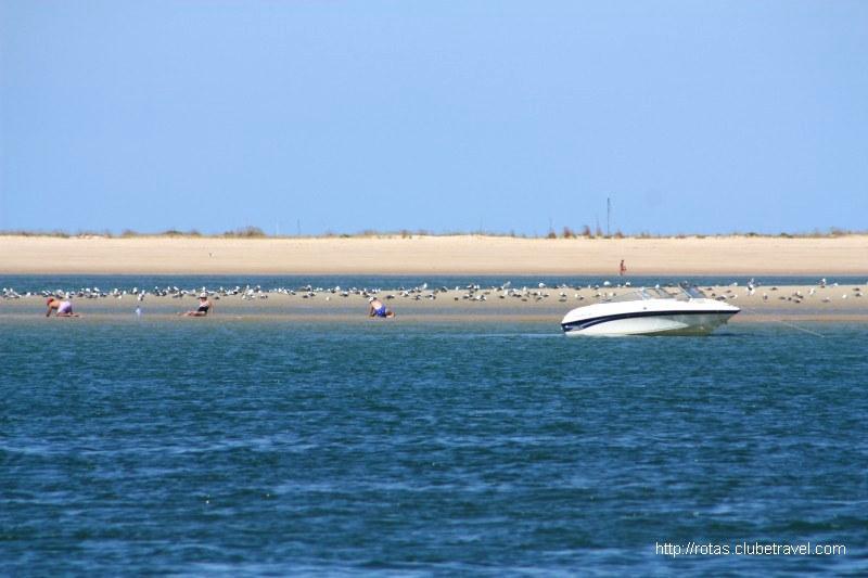 Strand van het eiland Armona (Algarve)